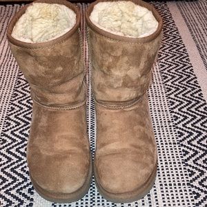 USED size 8 UGG Classic Short II boot in Chestnut